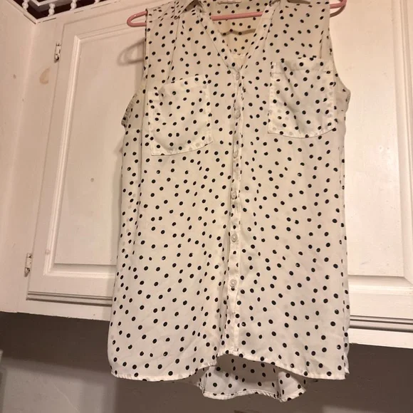 Polka Dot Sleeveless Blouse - Picture 3 of 7